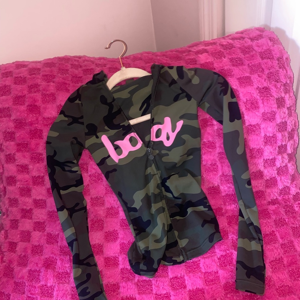 body by raven camouflage hoodie 🩷